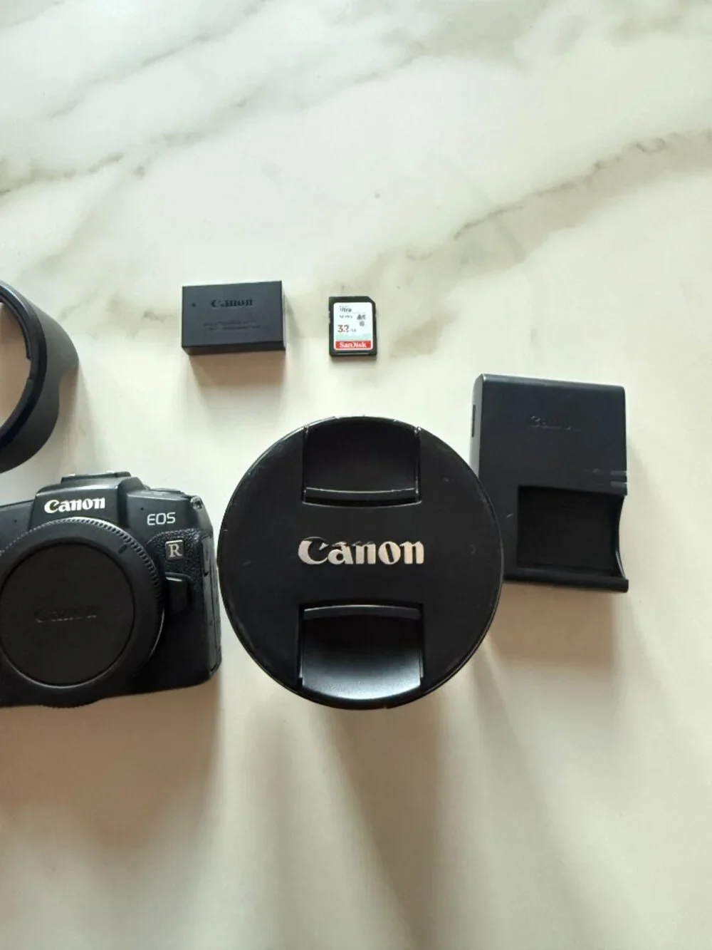 CANON EOS R Full-Frame Mirrorless Camera + RF 24-105mm F4L IS USM Lens Kit